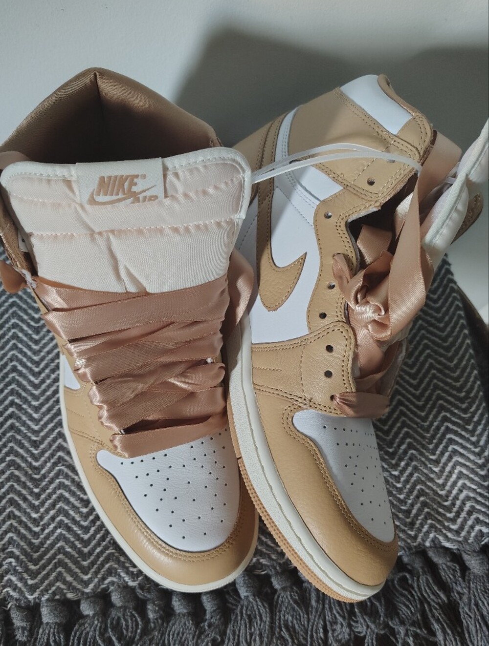 🆕Nike AIR JORDANS High-Top LACE TIE Sneakers-Ladies 11.5 NWT
